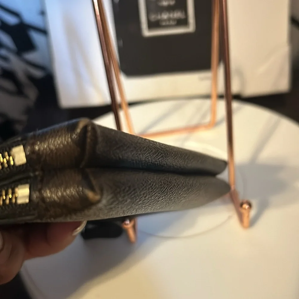 Coach Corner zip Wristlet - Picture 4 of 7